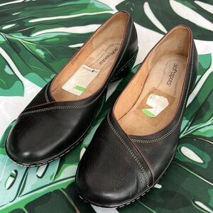 Soft spots, black casual flats